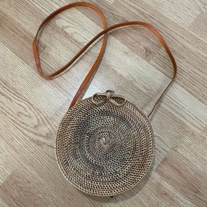 Circled wicker purse / HandBag